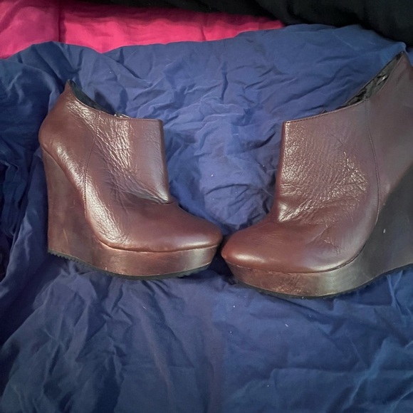 Aldo Wedge Heel Brown Booties, size 9 - Picture 7 of 16